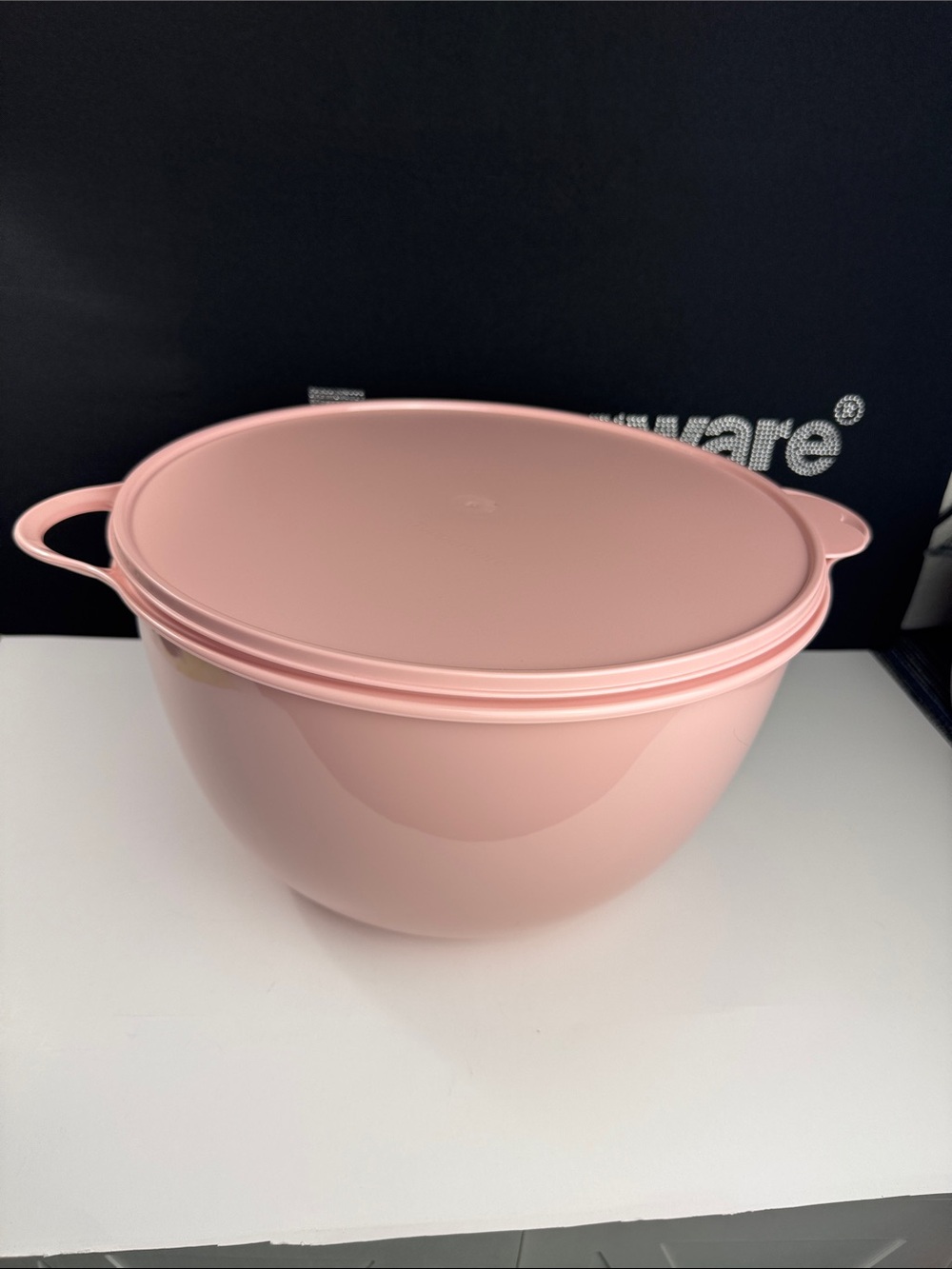 Tupperware Thatsa Bowl 59 Cup 14L Light Pink